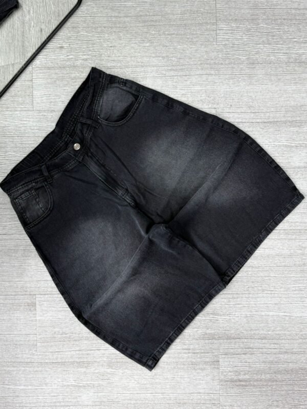 Bermuda Baggy Negro Localizado