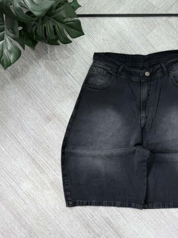 Bermuda Baggy Negro Localizado