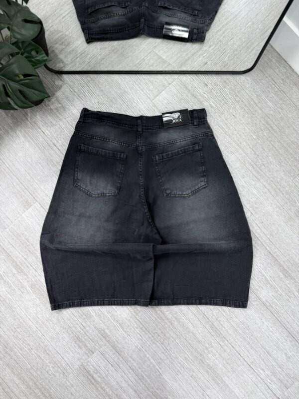 Bermuda Baggy Negro Localizado