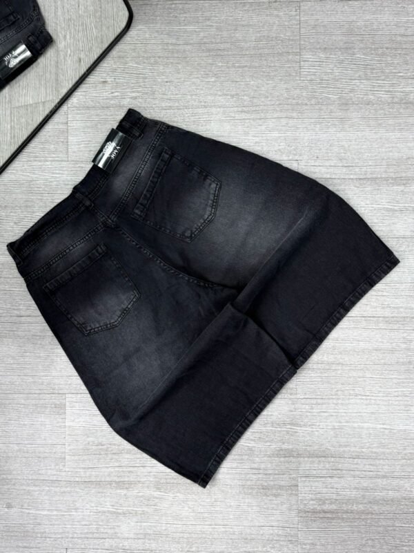 Bermuda Baggy Negro Localizado