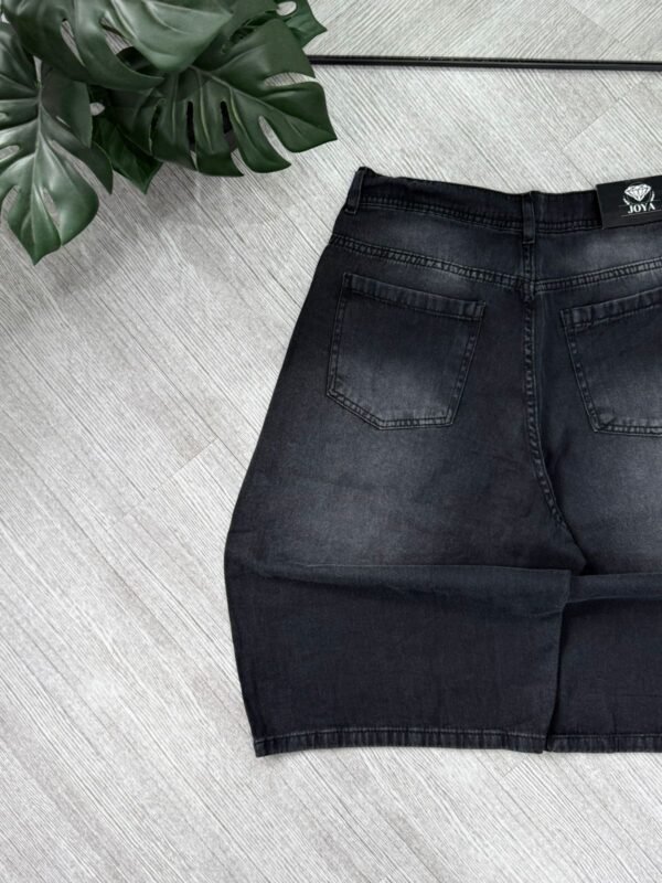 Bermuda Baggy Negro Localizado